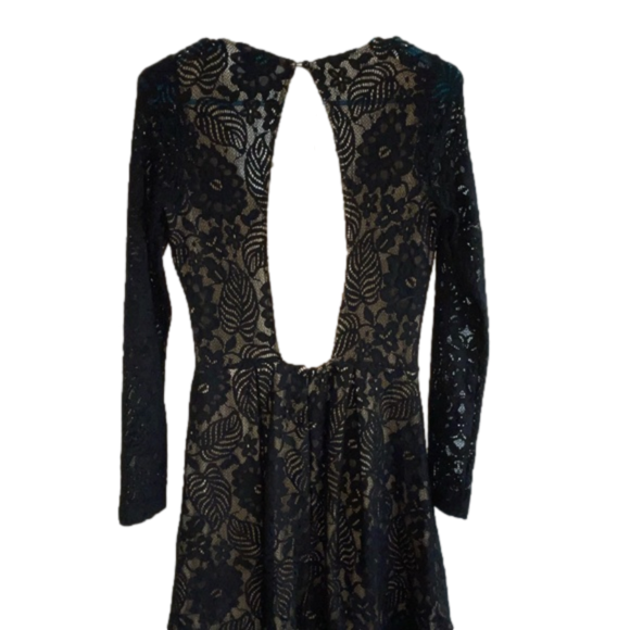 Lace detail open back dress - Picture 2 of 4